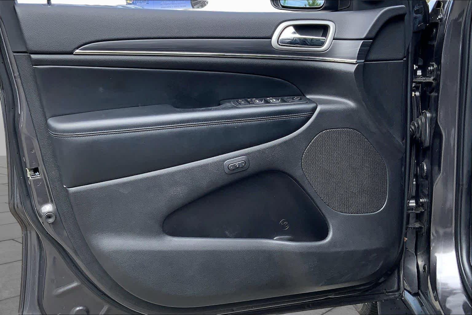 Used 2021 Sangria Metallic Clearcoat Jeep Limited image 22