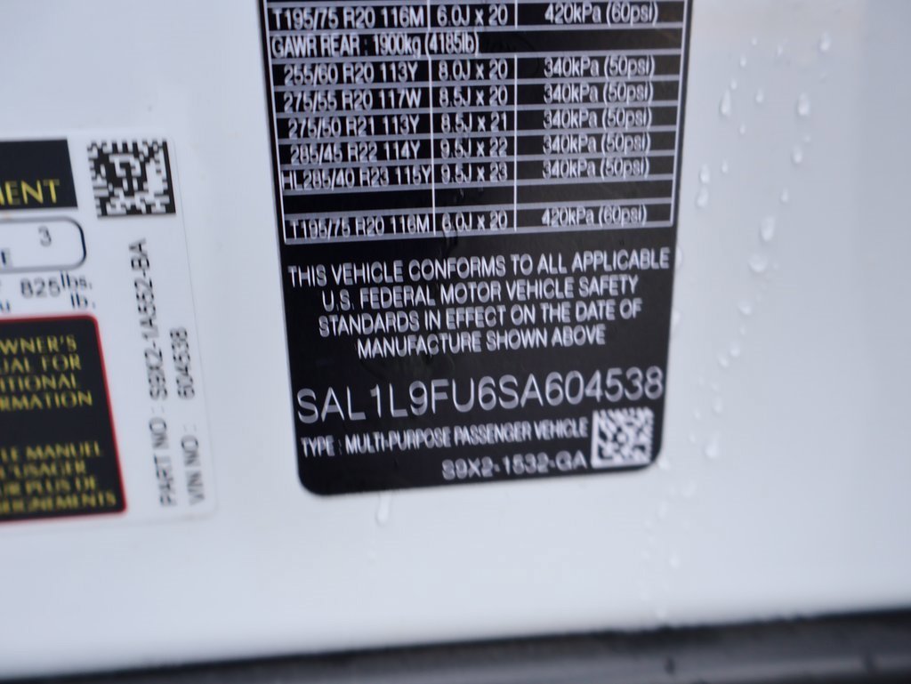Certified Used 2025 Fuji White Land Rover Dynamic SE image 39