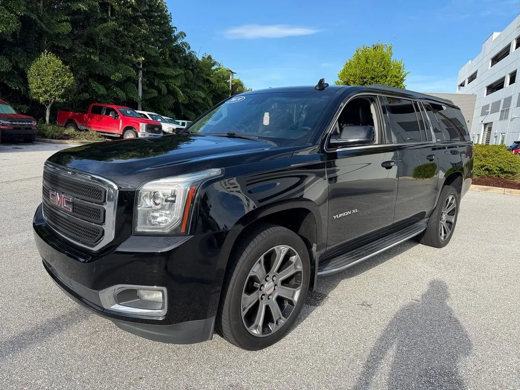 Used 2019 Onyx Black GMC SLE image 3