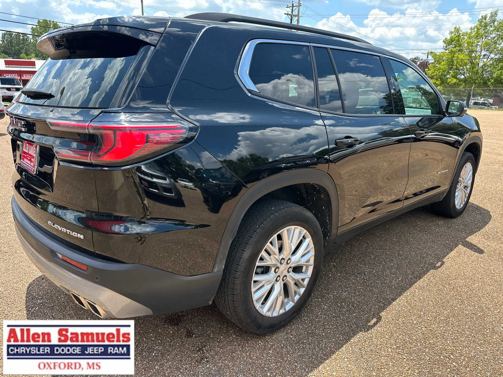 Used 2026 Ebony Twilight Metallic GMC FWD Elevation image 4