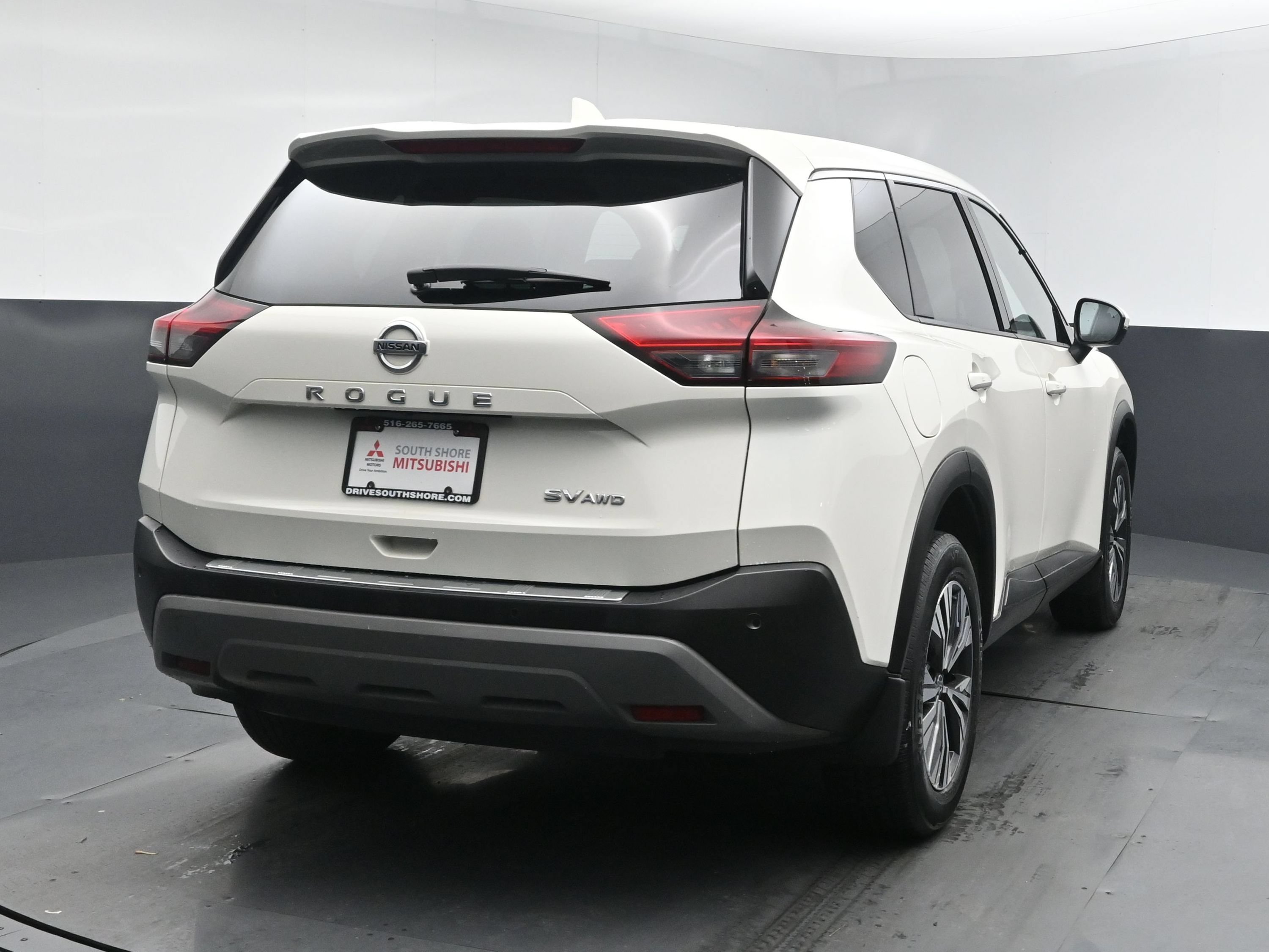 Used 2021 Pearl White Tricoat Nissan SV image 17