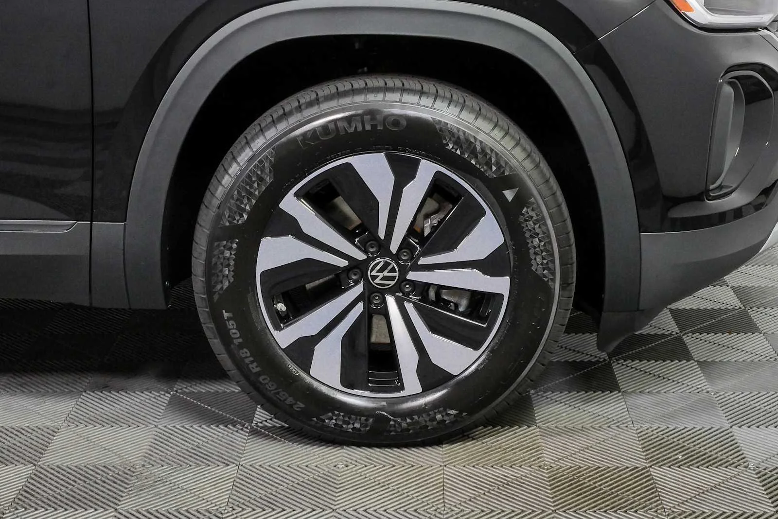 New 2026 Deep Black Pearl Volkswagen 2.0T SE image 35
