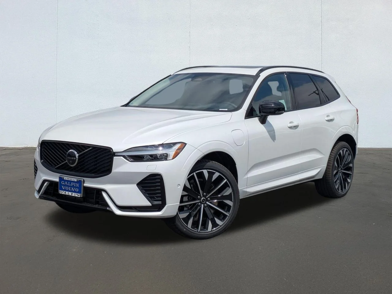 2026 Volvo XC60 T8 Ultra Dark AWD's photo