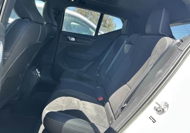 Used 2023 Crystal White Volvo Ultimate image 5