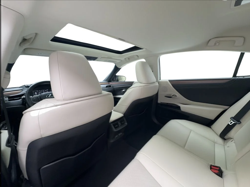 Used 2024 Black Lexus 350 image 25