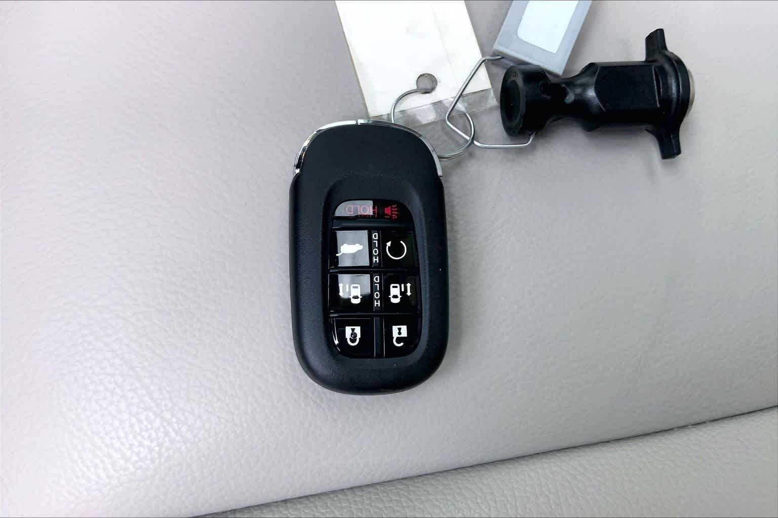 Used 2025 Solar Silver Metallic Honda Touring image 14
