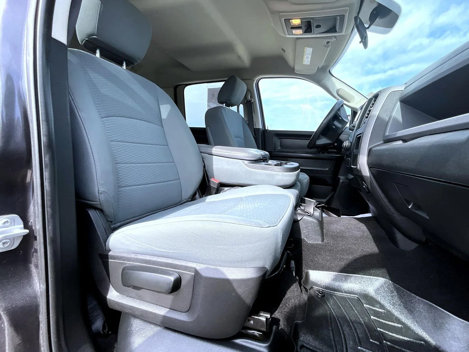 Certified Used 2019 Gray Ram Express image 17