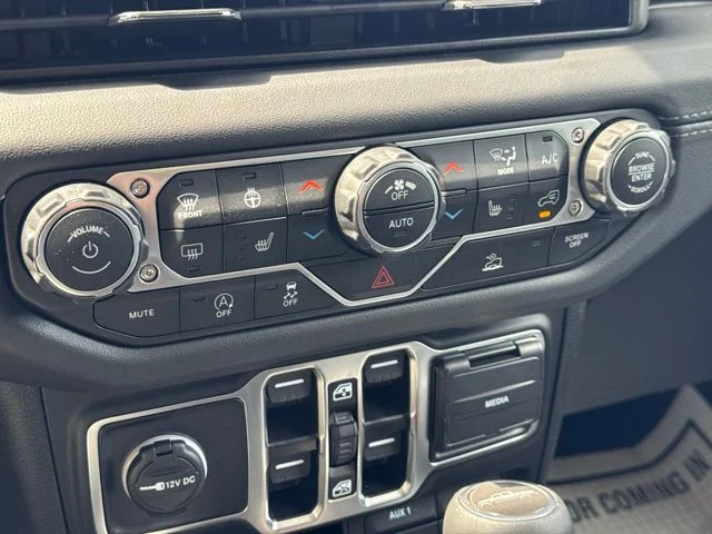 Used 2025  Jeep High Tide image 22