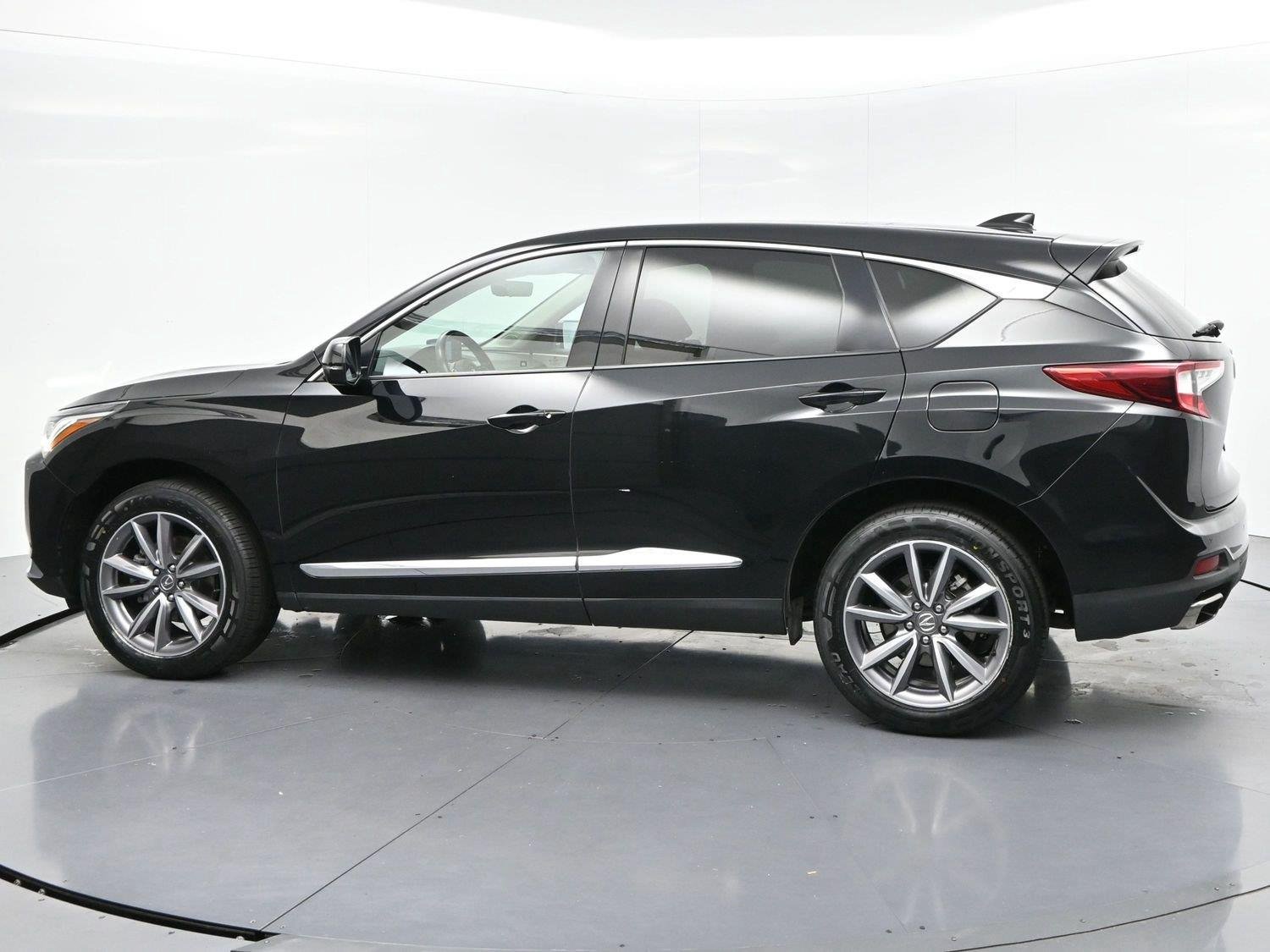 Used 2023 Majestic Black Pearl Acura SH-AWD w/Tech image 5