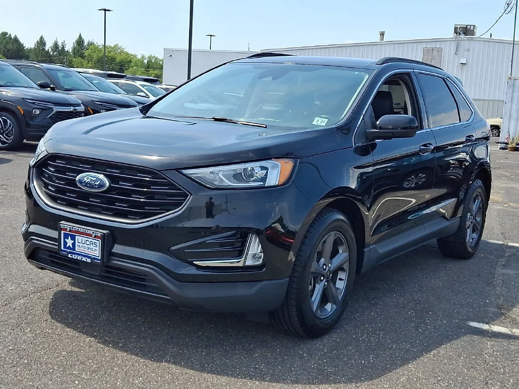 Used 2022 Black Ford SEL image 5