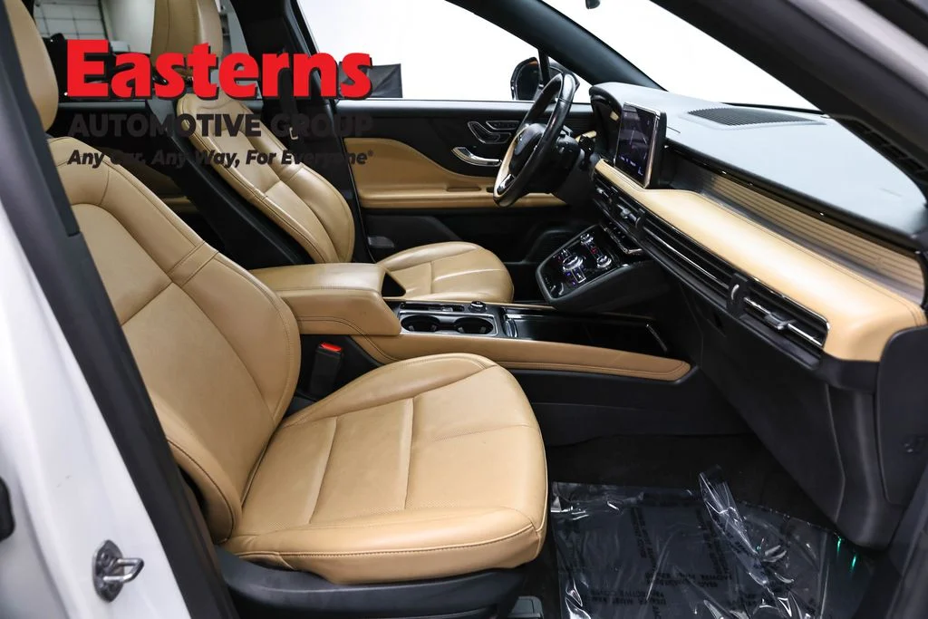 Used 2022 White Lincoln Reserve image 25