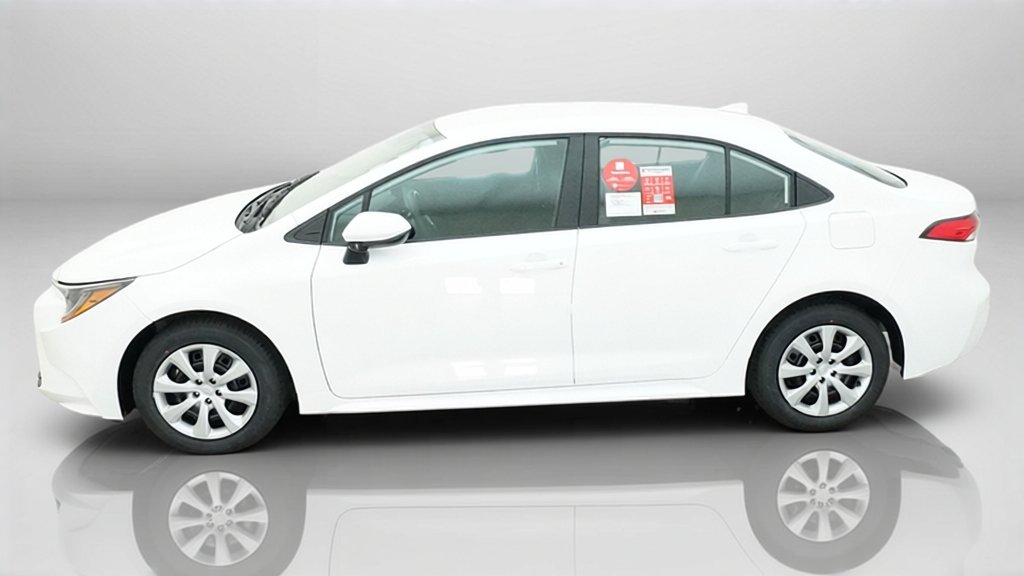 New 2027 Ice Cap Toyota LE image 2