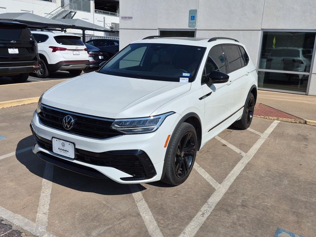 Pre-Owned 2023 Volkswagen Tiguan SE R-Line Black