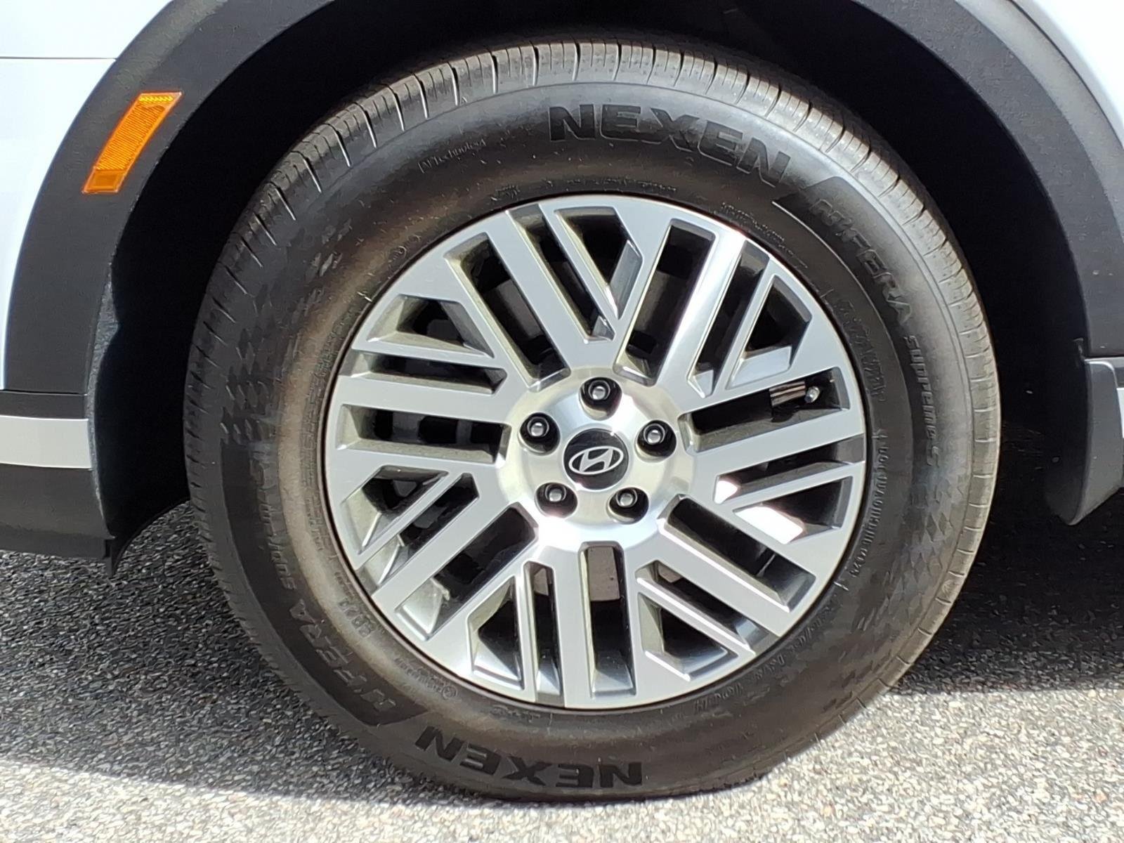 New 2026 CREAMY WHITE HYUNDAI SEL 7P AWD image 11