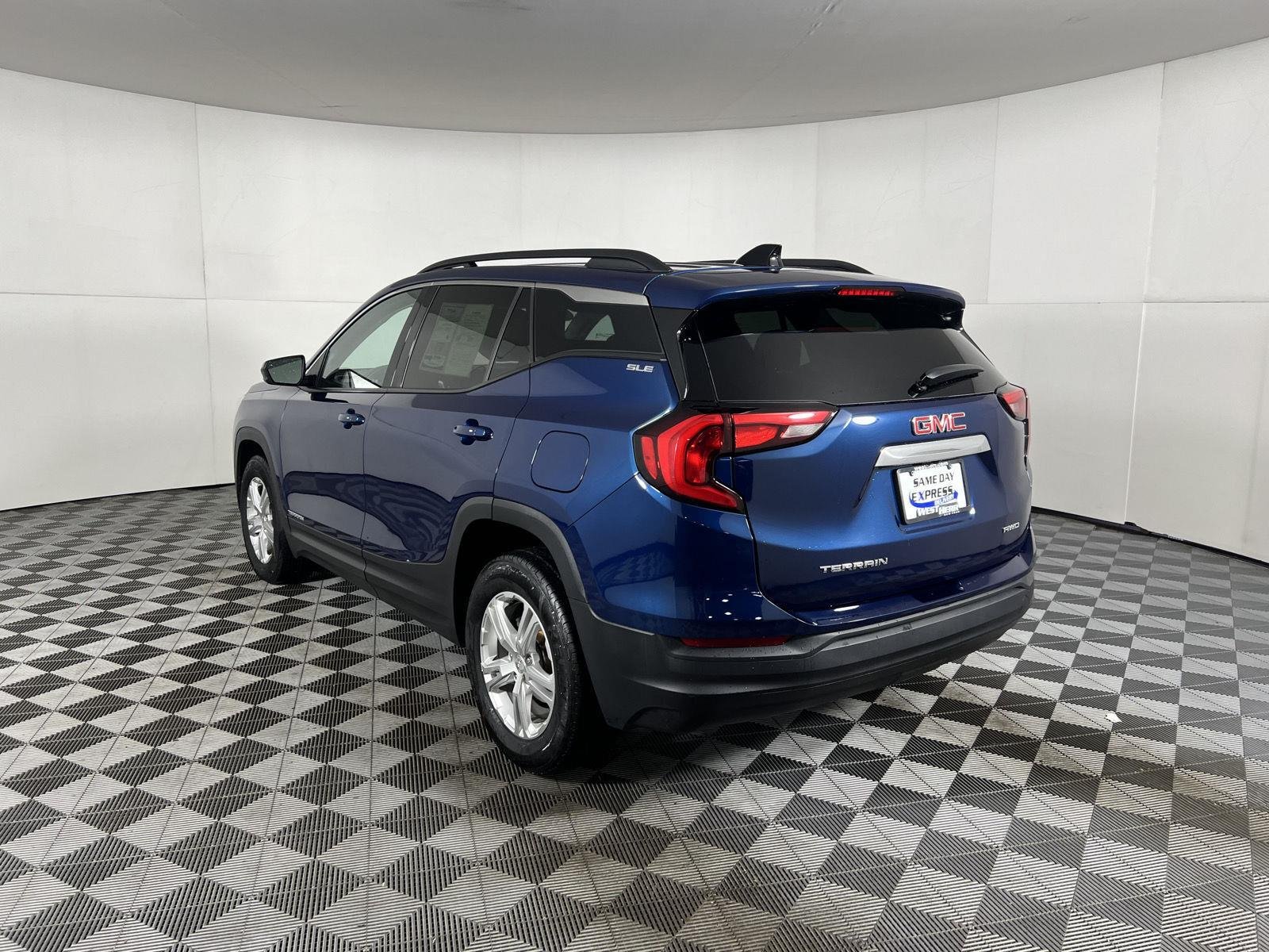 Used 2020 BLUE EMERALD METALLIC GMC SLE image 44