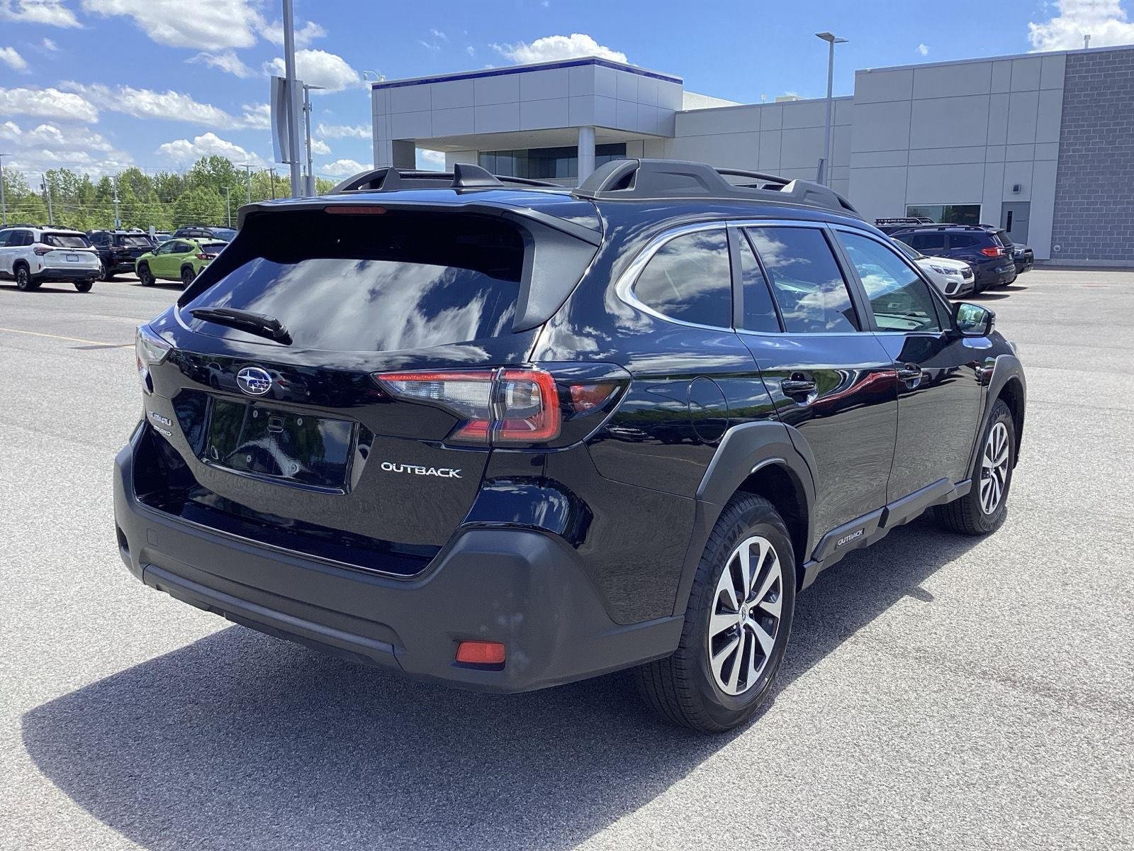 Used 2025 Crystal Black Silica Subaru Premium image 9