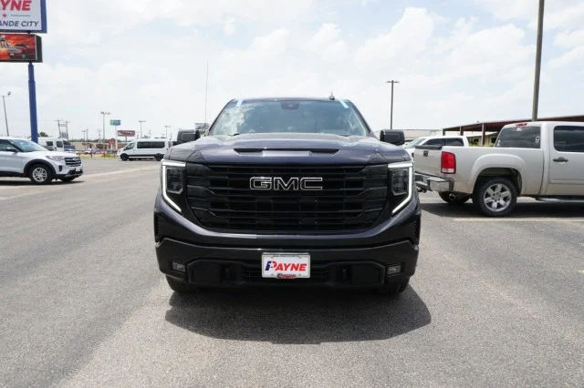 Used 2024  GMC Elevation image 2