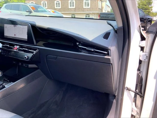 Used 2023 White Kia SX image 21