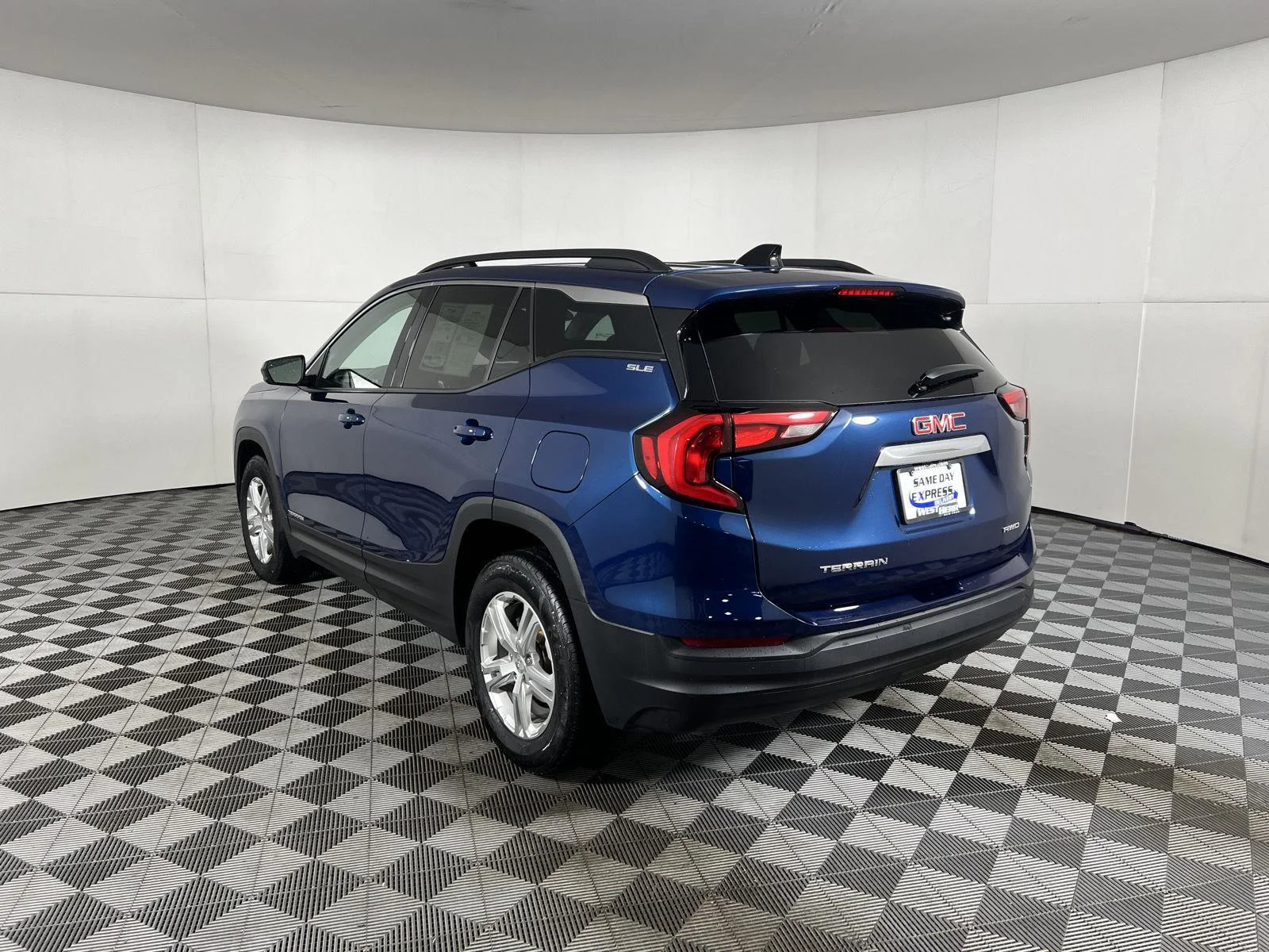 Used 2020 BLUE EMERALD METALLIC GMC SLE image 44