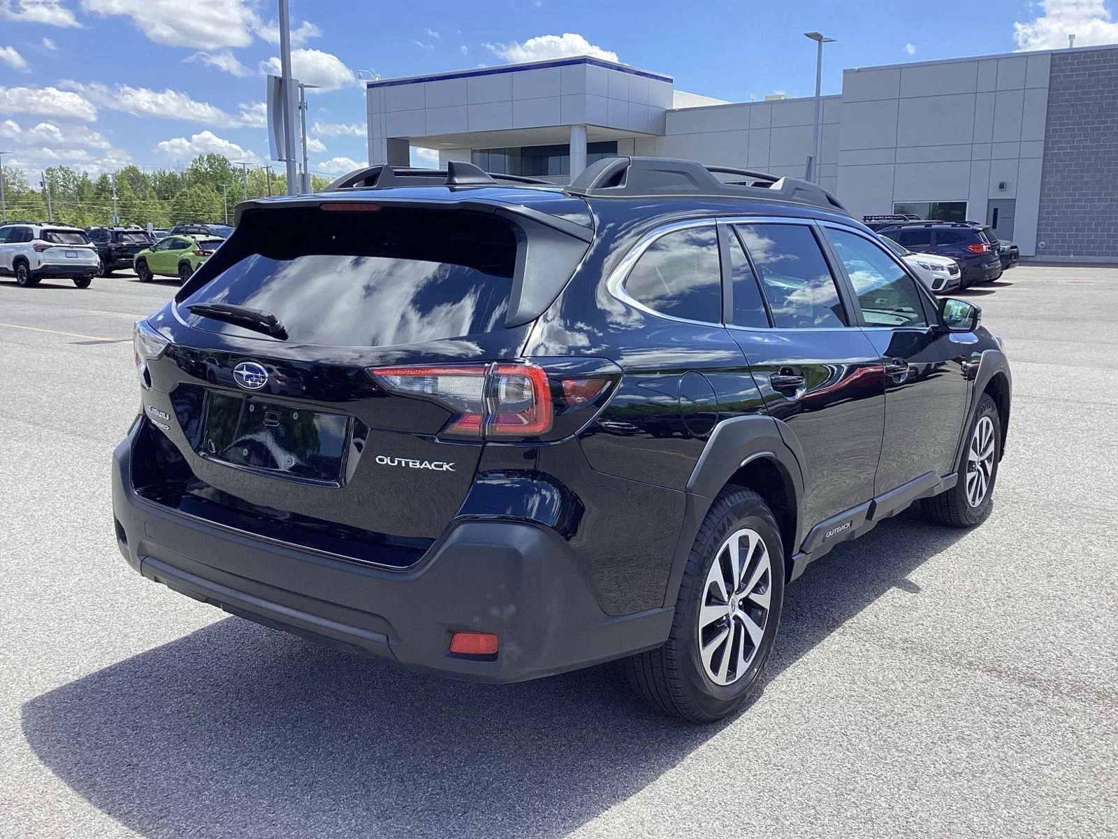 Used 2025 Crystal Black Silica Subaru Premium image 9