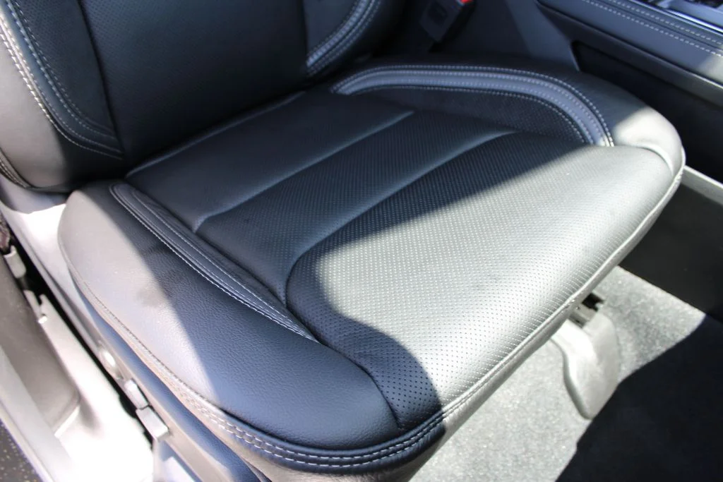 New 2026 Diamond Black Crystal Pearl-Coat Exterior Paint Ram RHO image 12