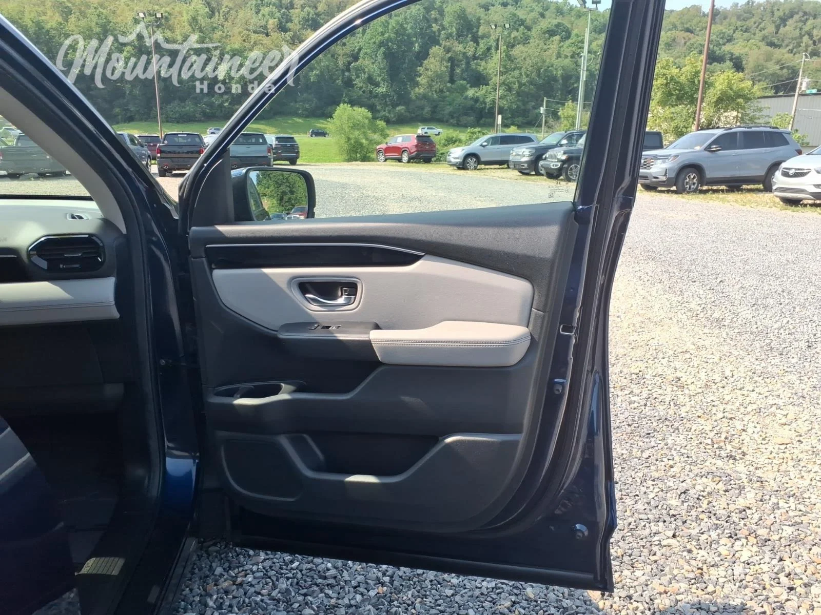 Used 2025 Obsidian Blue Pearl Honda Touring image 18