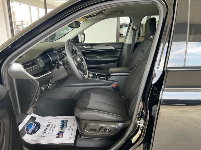 Used 2023 Black Jeep Laredo image 10