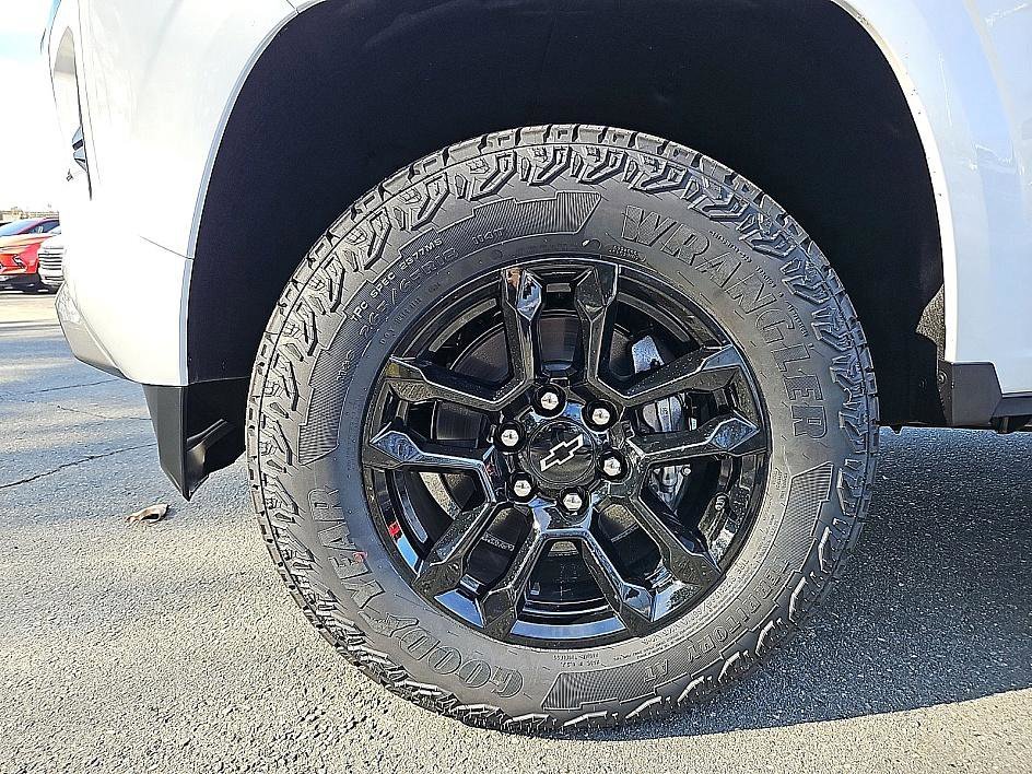 2025 Chevrolet Colorado Z71 - Photo 8