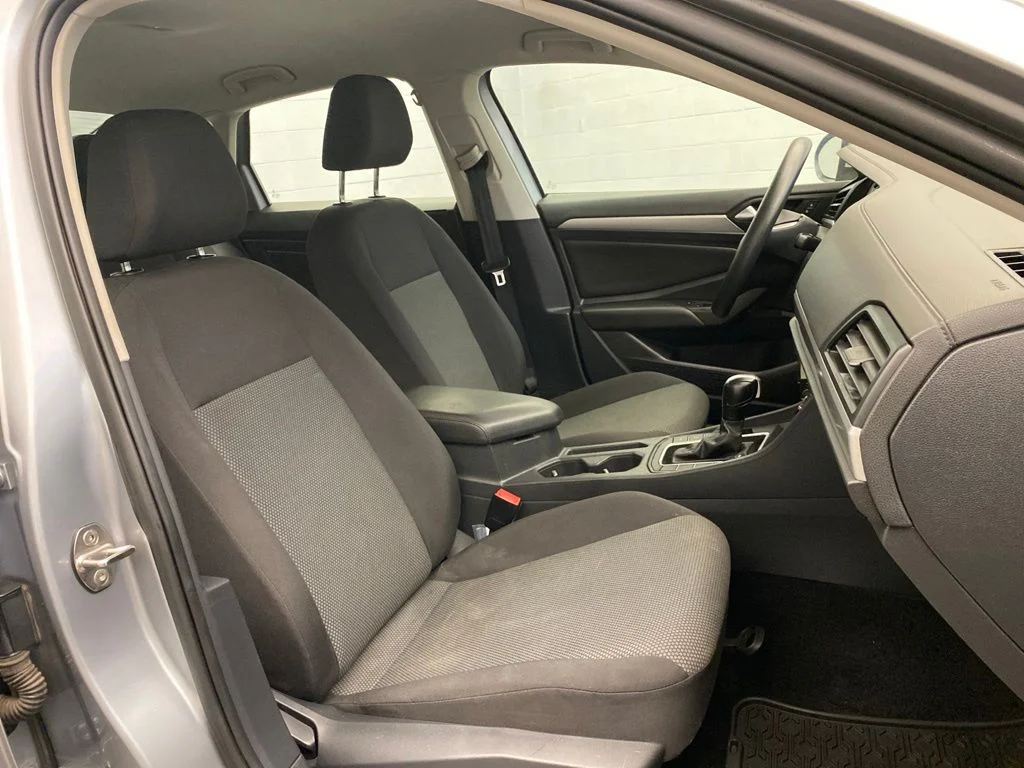 Used 2020 Silver Volkswagen 1.4T S image 24