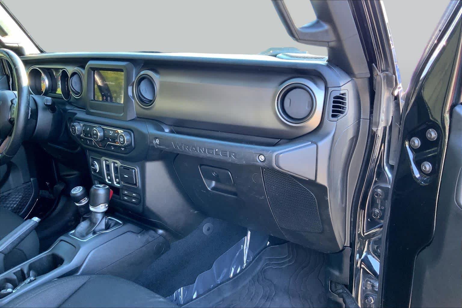 Used 2019 Black Clearcoat Jeep Sport S image 13