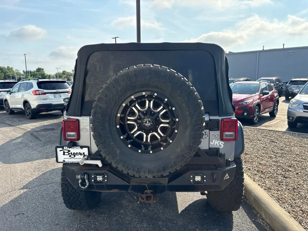 Used 2015 Silver Jeep Rubicon image 3