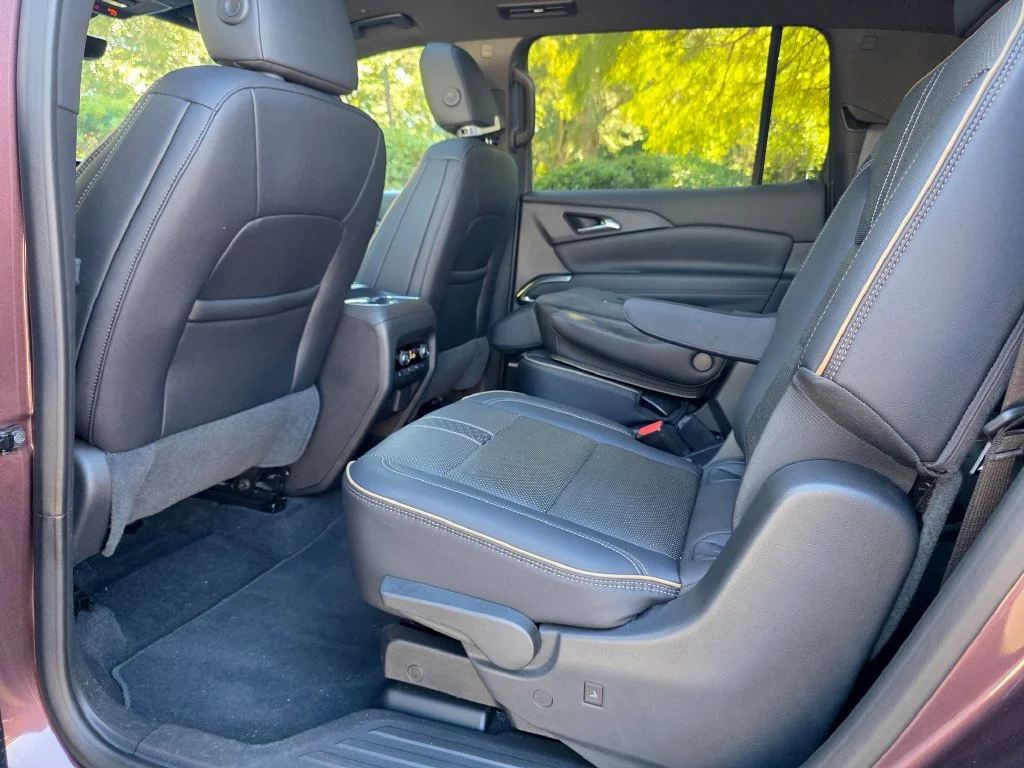 Used 2025 Stardust Metallic Chevrolet High Country image 31