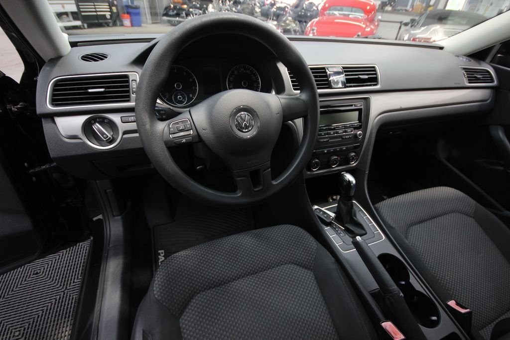 Used 2013 Black Volkswagen 2.5 S image 15