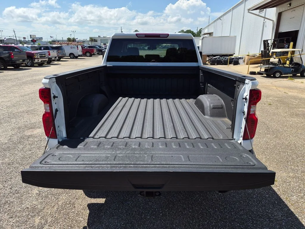 Used 2025 White Chevrolet Custom image 26