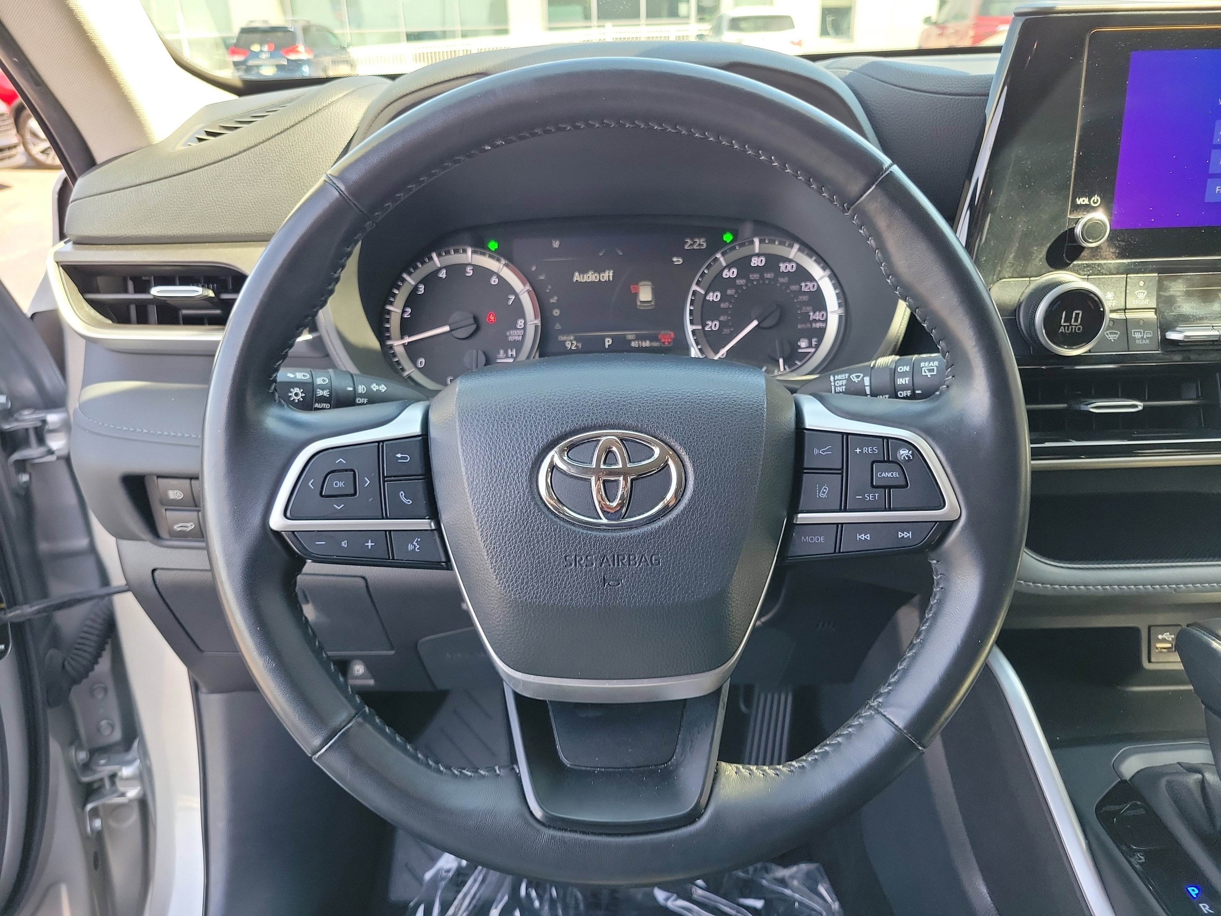 2024 Toyota Highlander LE - Photo 21