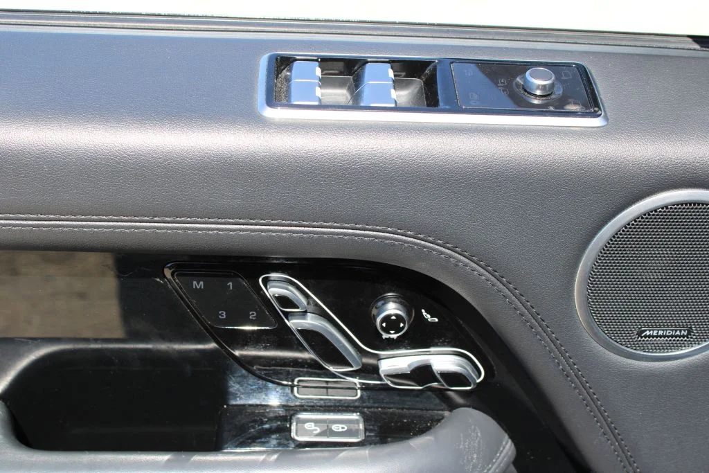 Used 2020  Land Rover Supercharged image 32