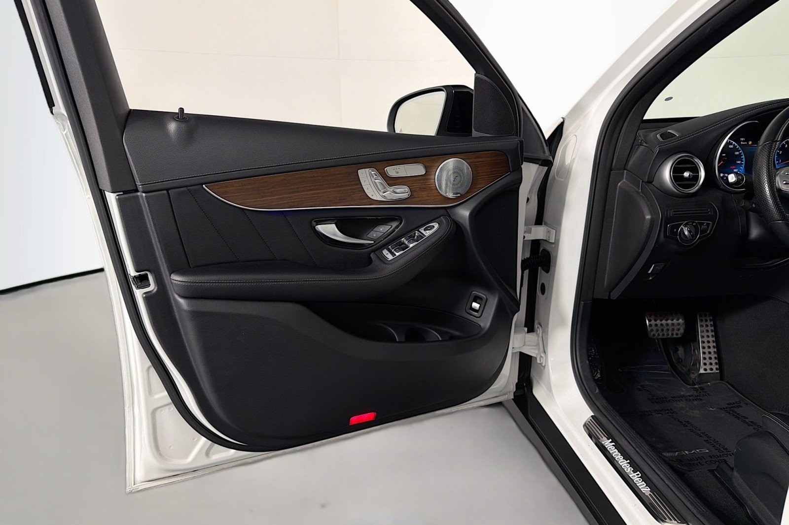 Used 2020 Polar White Mercedes-Benz GLC 300 image 21