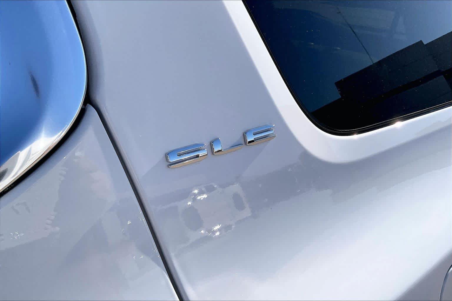 2023 GMC Acadia SLE - Photo 11