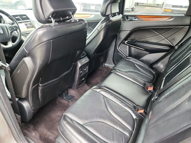 Used 2017 Gray Lincoln Reserve image 26
