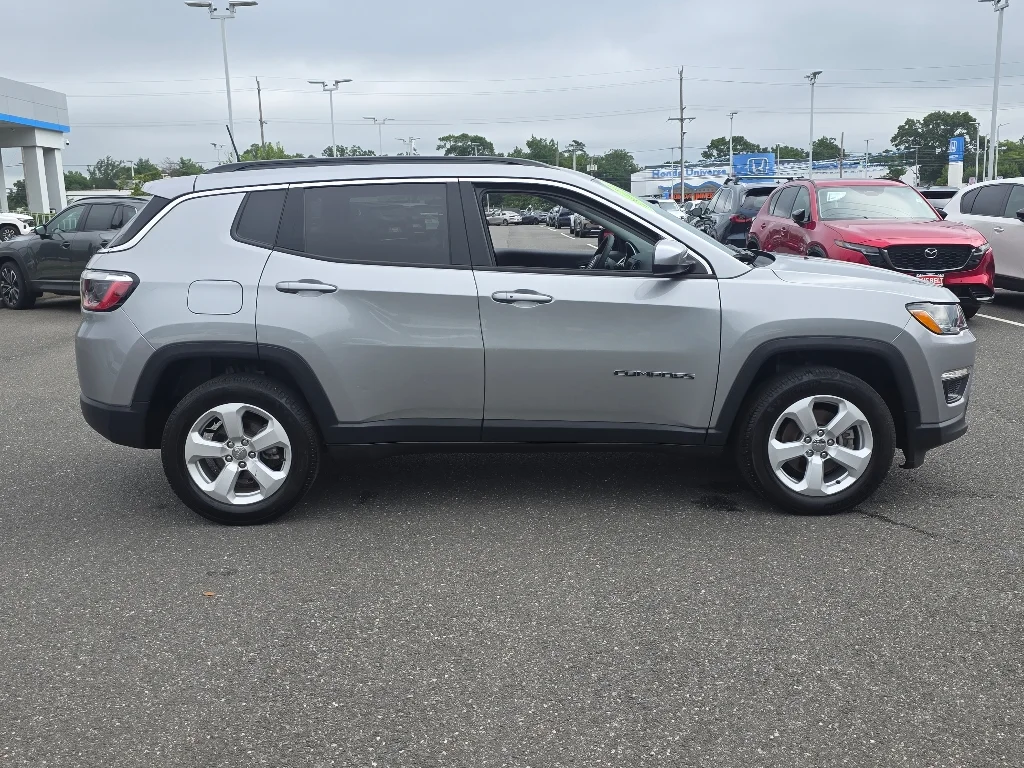 Used 2021 Billet Silver Metallic Clear Coat Jeep Latitude image 18