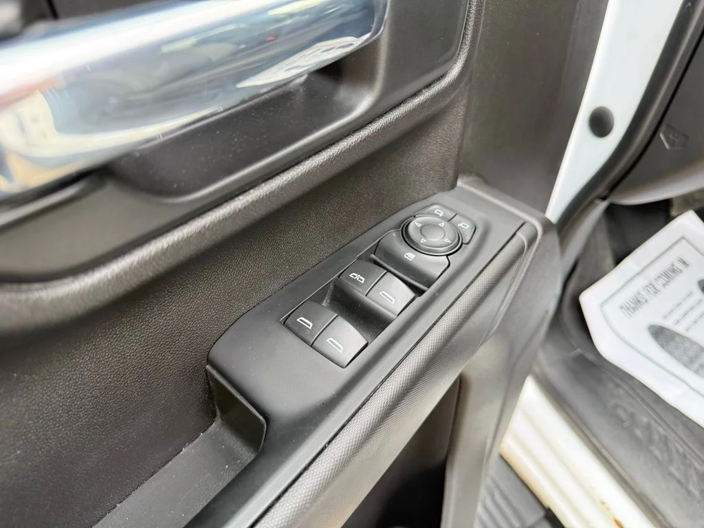 Used 2022  Chevrolet Custom image 24