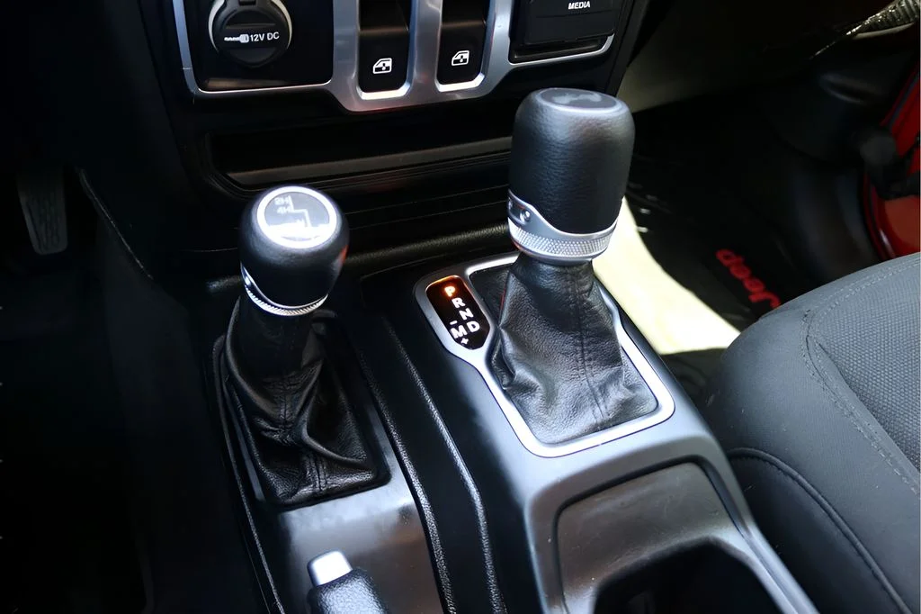 Used 2020 Red Jeep Sport S image 23