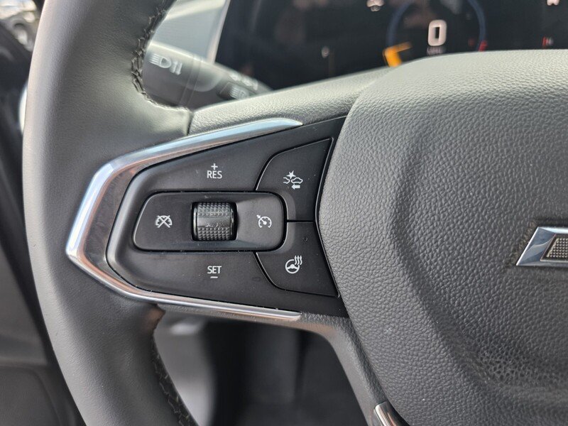 Used 2025 Sterling Gray Metallic CHEVROLET FWD 4DR ACTIV image 31