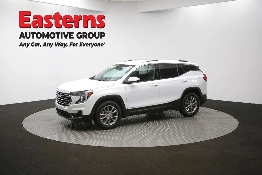 Used 2023 White GMC SLT image 59
