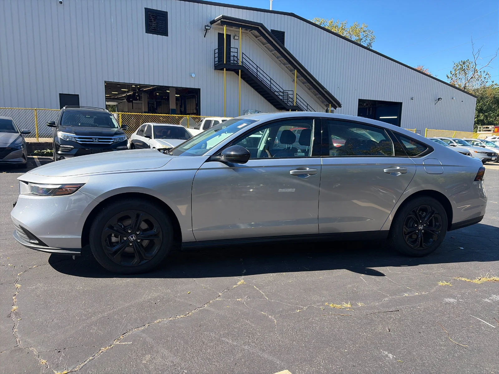 Used 2025 Silver Metallic Honda SE image 2