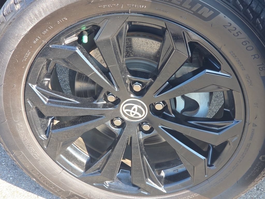 2022 Toyota RAV4 SE - Photo 18