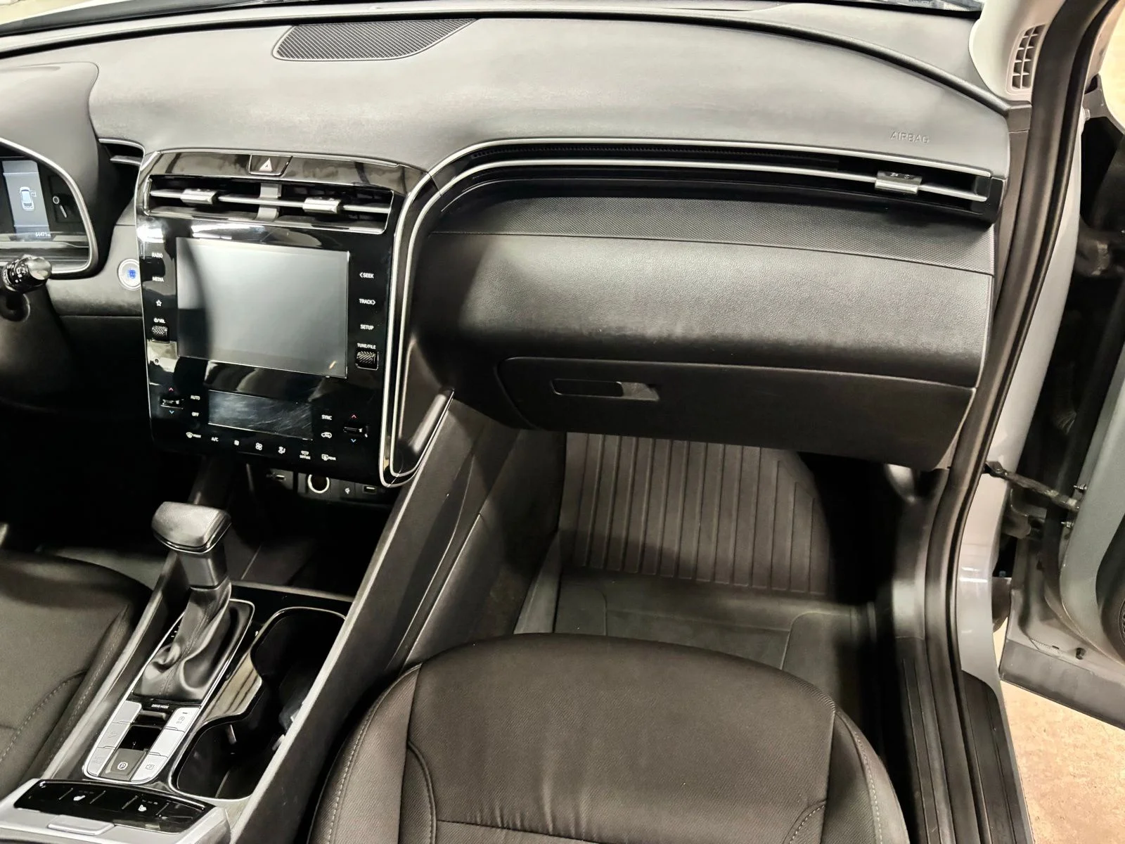 Used 2024 Gray Hyundai SEL image 21