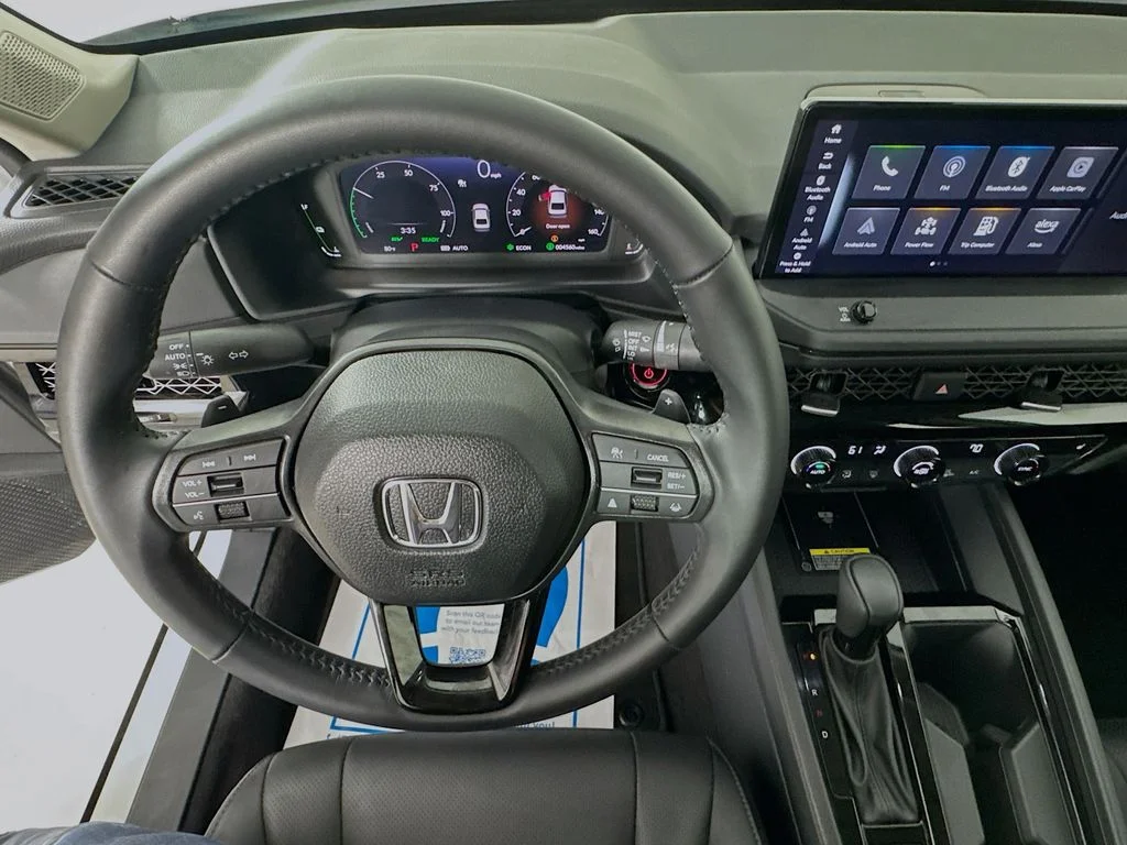 Certified Used 2025 Platinum Honda EX-L image 11