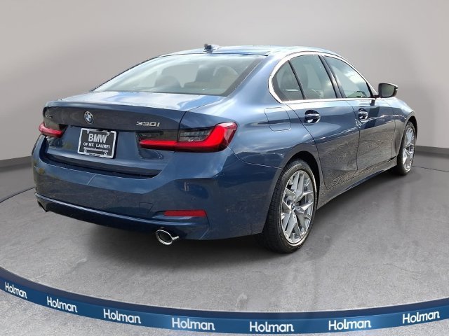New 2026 Arctic Race Blue metallic BMW 330i xDrive image 4