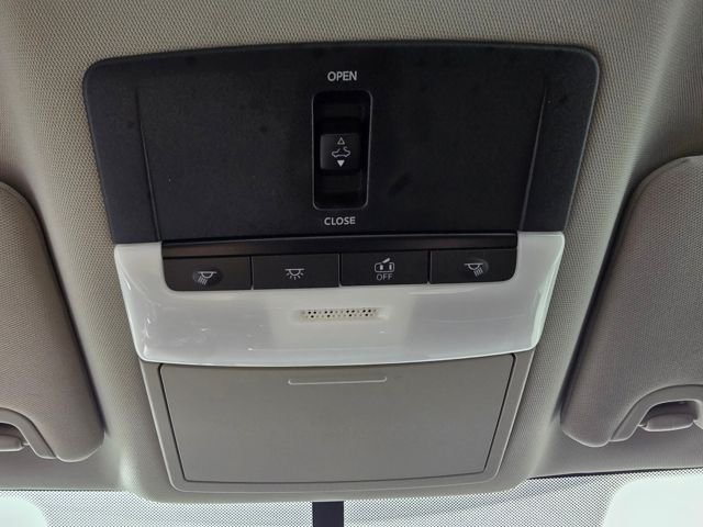 Used 2019 Pearl White Nissan 2.5 SR image 25